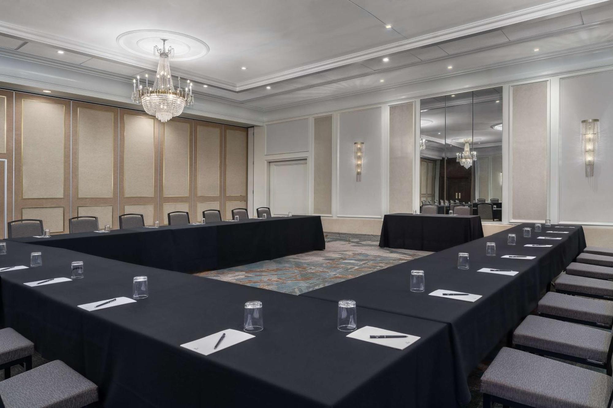 Hilton Philadelphia City Avenue Екстер'єр фото